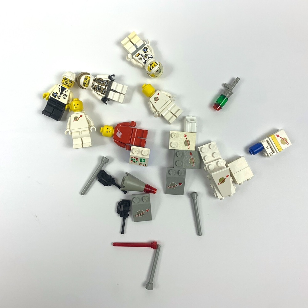 Lego Lot Space VTG‎ White Gray Moon Red White 6 Minifigures Accessories - Picture 9 of 12